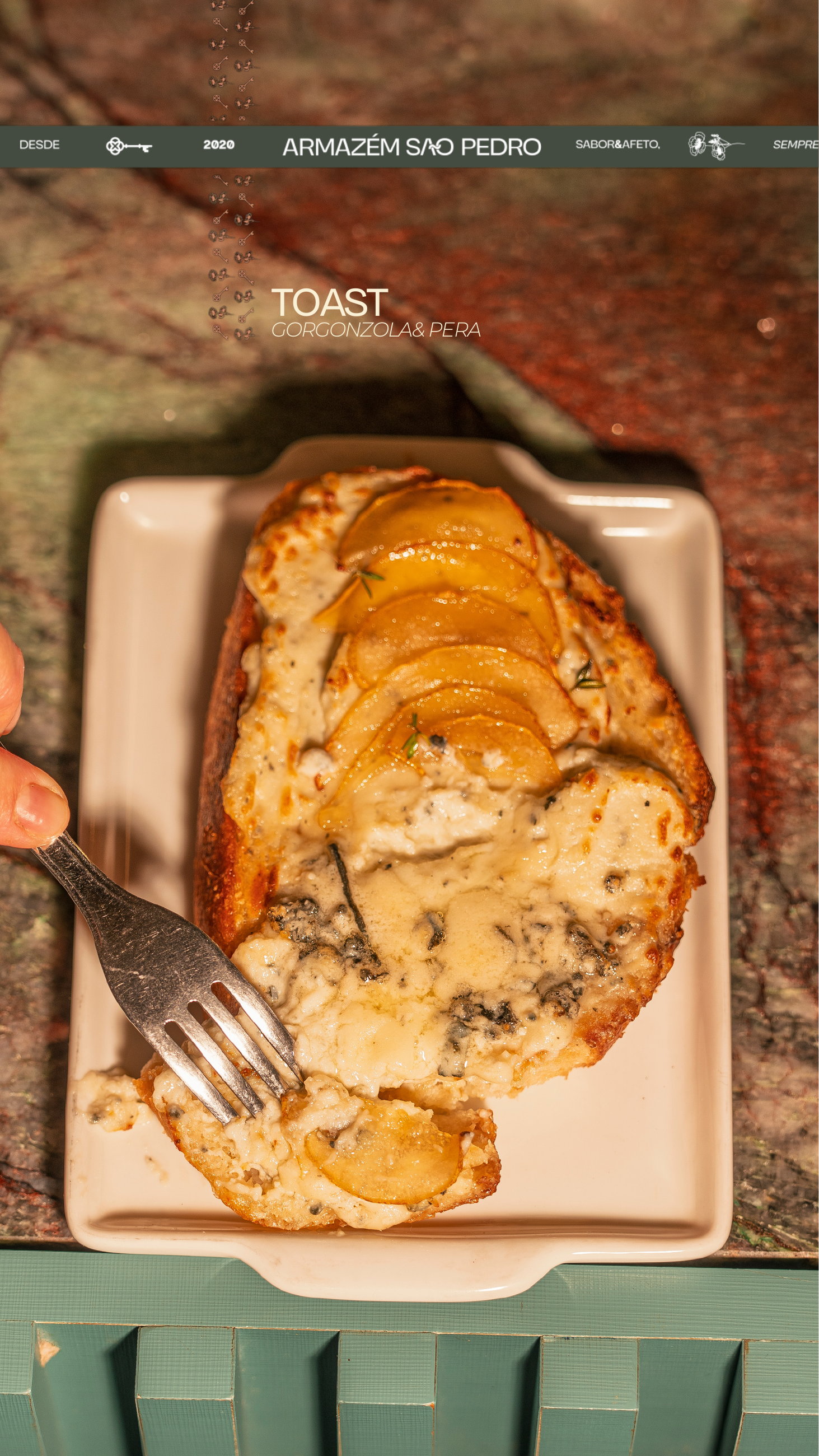 Toast de gorgonzola e pera